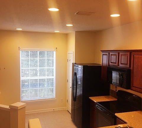 3rd image of 3642 Summerlin Ln