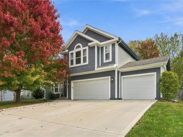 1329 SE Dalton Dr, Lees Summit, MO 64081