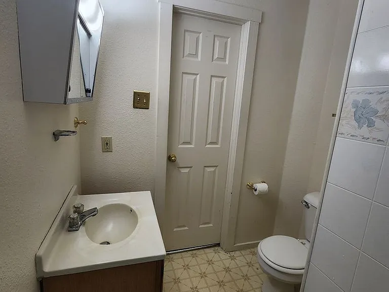 623 Jefferson Ave — Photo 6