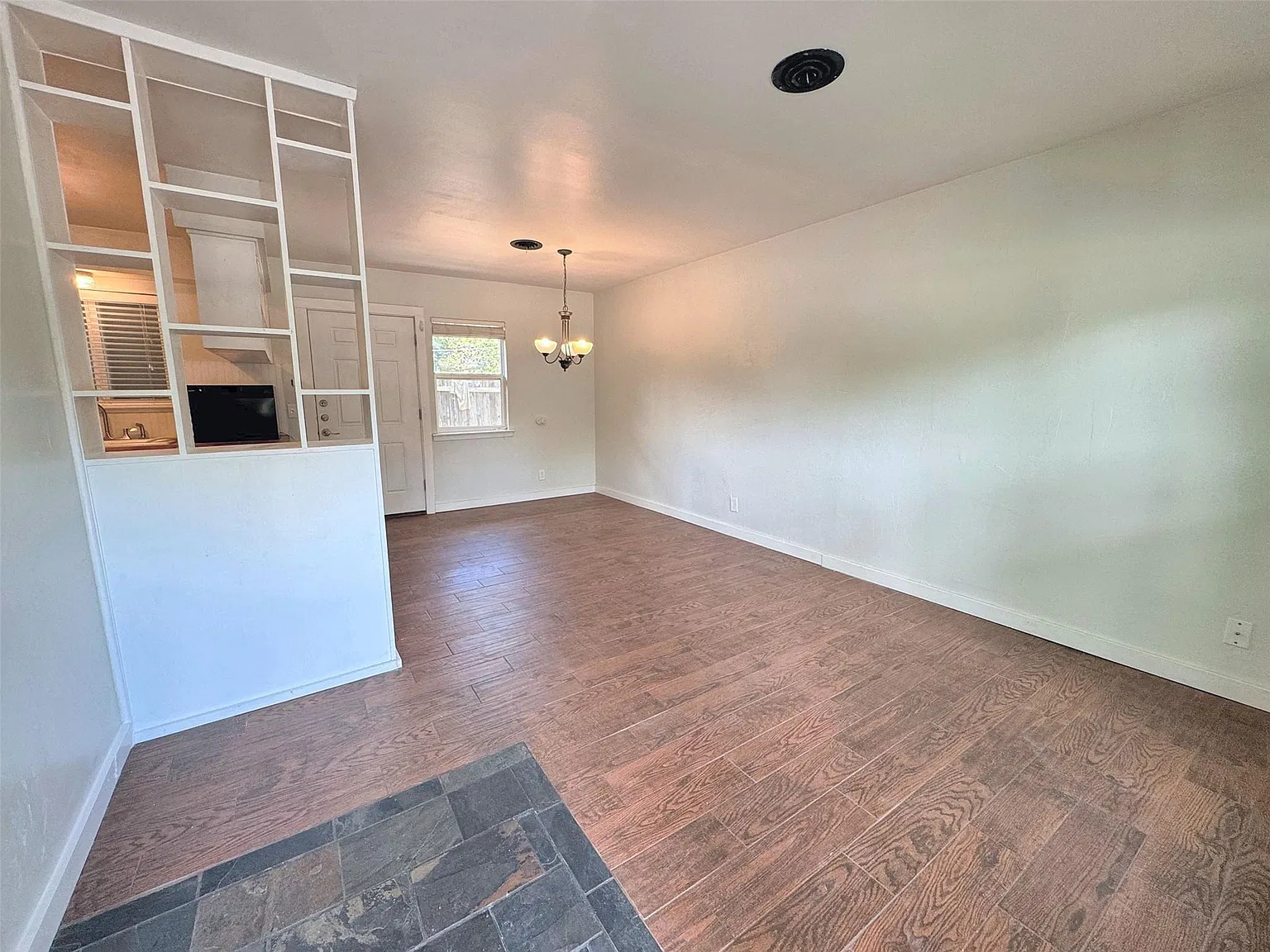 2 bed, 1.0 bath, 707 sqft, $1,750 — Photo 3