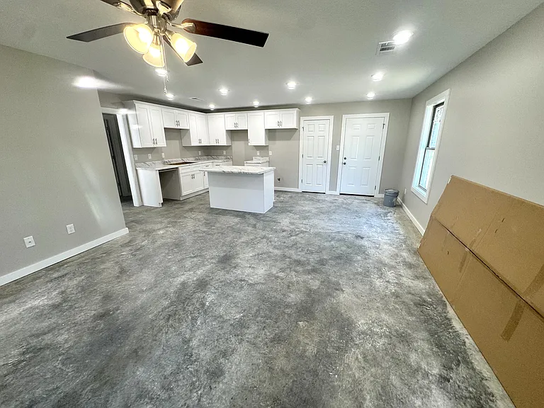 207 Mead St — Photo 2