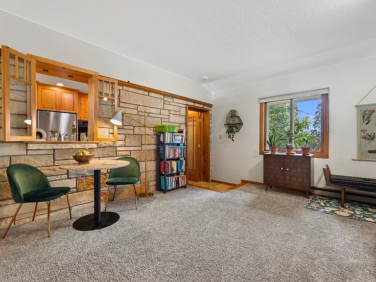 1160 Alfred St — Photo 13