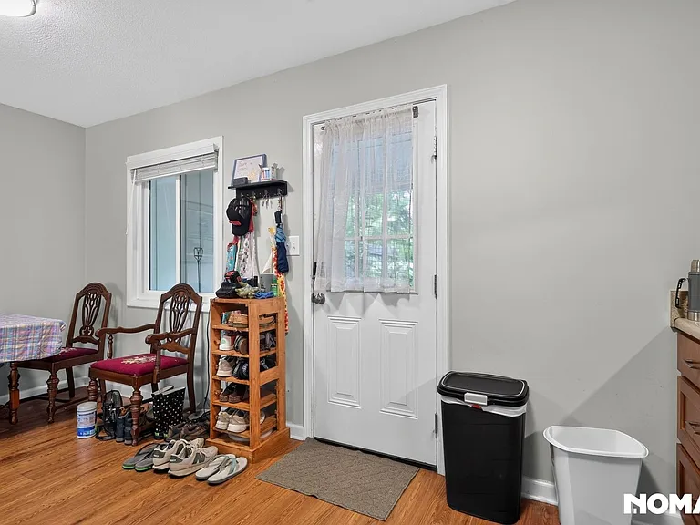 876 College Ave — Photo 12