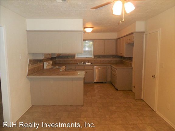 5th image of 2315 Houston Ave
