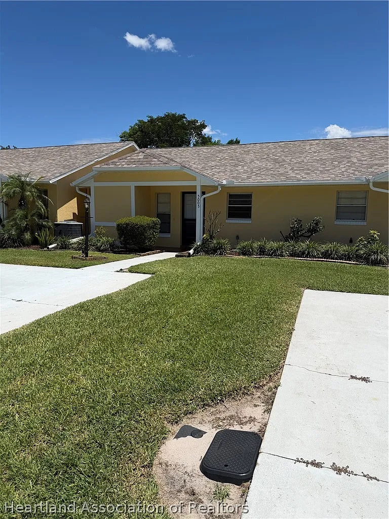 2 bed, 2.0 bath, 976 sqft, $2,500 — Photo 2