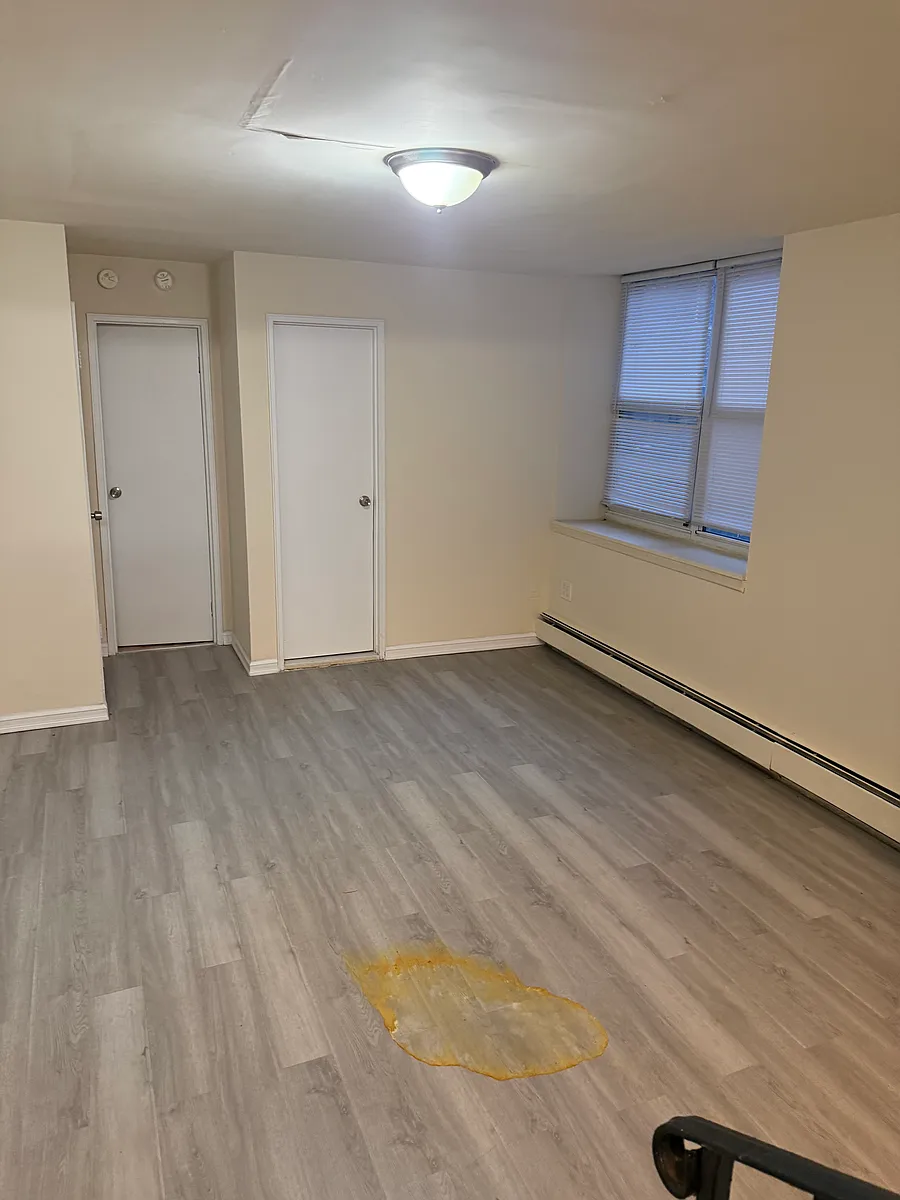 Building Photo - 7201 Ridge Blvd #9