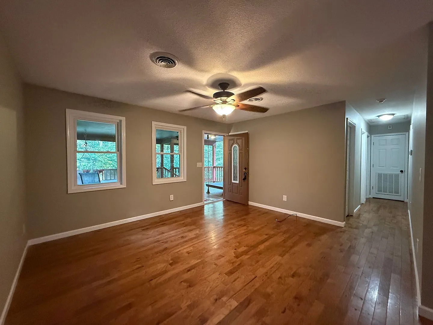 3 Bedroom 2 Bathroom Home in Greeneville, TN — Photo 4