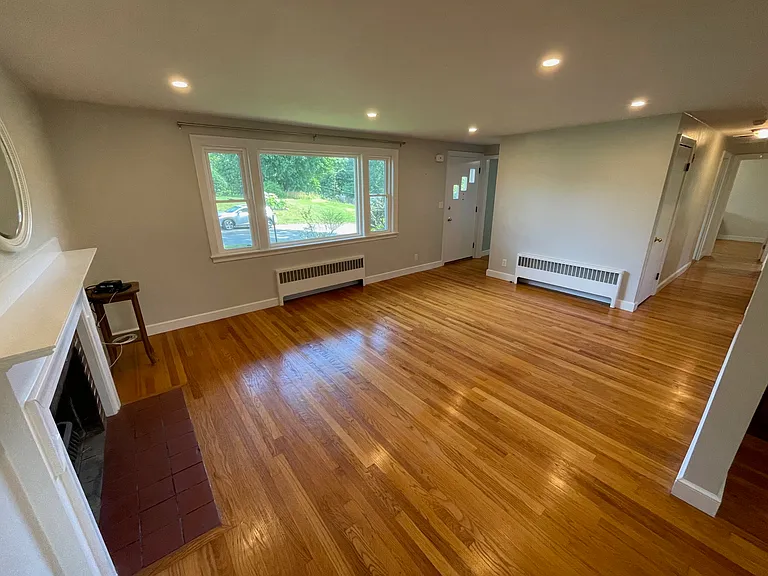 12 Anna Rd — Photo 4