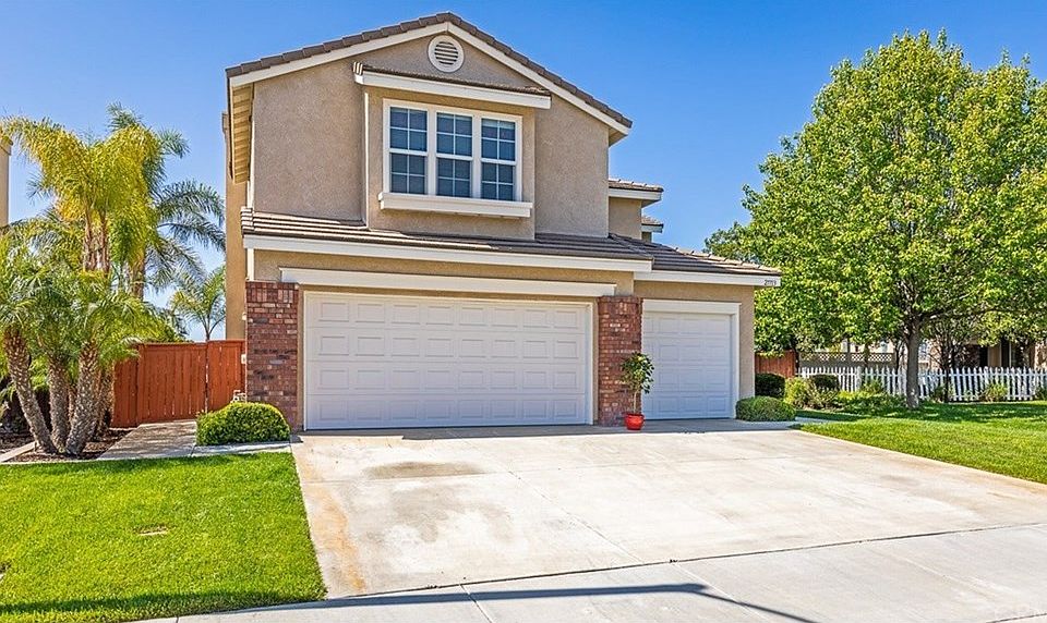 1st image of 27713 Crestknoll Ct