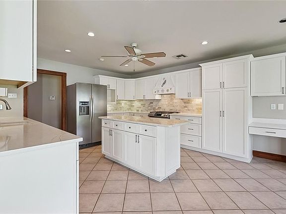 4th image of 478 Amethyst St