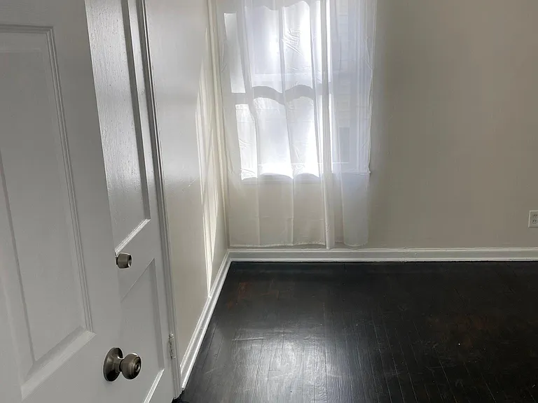 1427 Westmont Rd SW — Photo 3