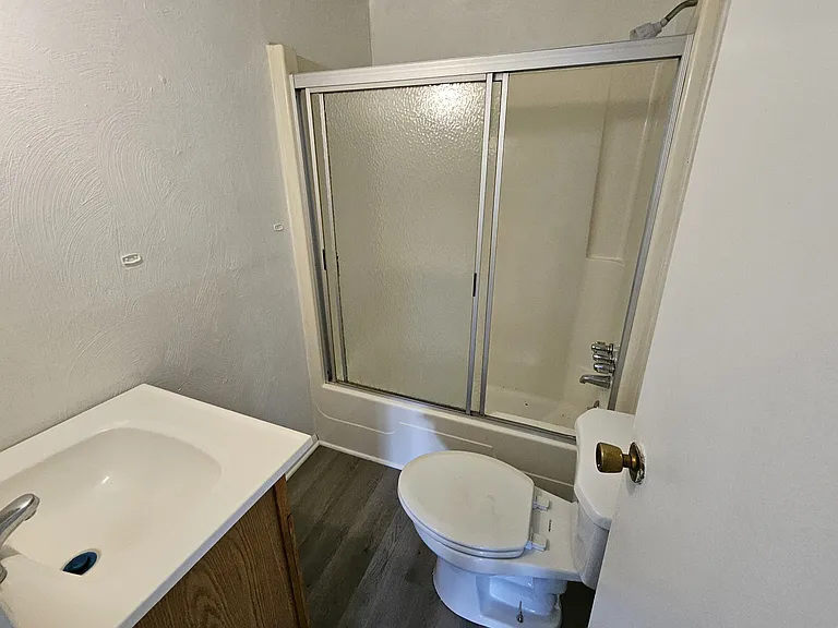 1023 Wallace Ave #4 — Photo 6