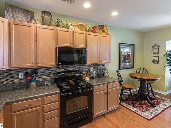 3rd image of 327 Juniper Bend Cir