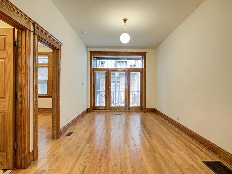 1936 N Sheffield Ave #1R — Photo 2