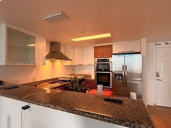 4th image of 170 SE 14th St APT 1807