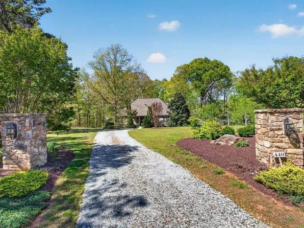 440 Wicklow Rd, Campobello, SC 29322