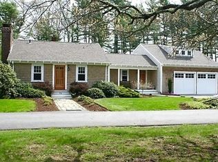 916 Middle Rd, Acushnet, MA 02743