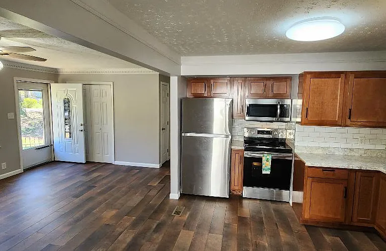 2639 Saint James Ave — Photo 2