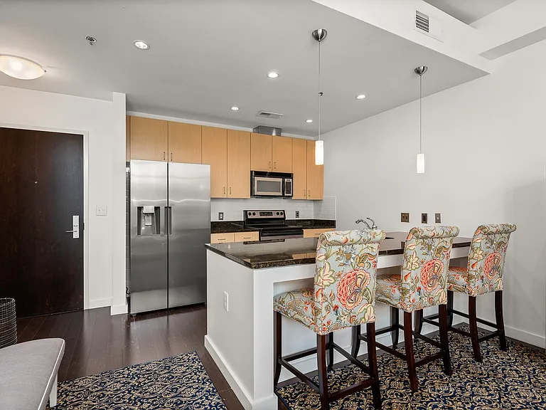 1920 Adelicia St #305 — Photo 4