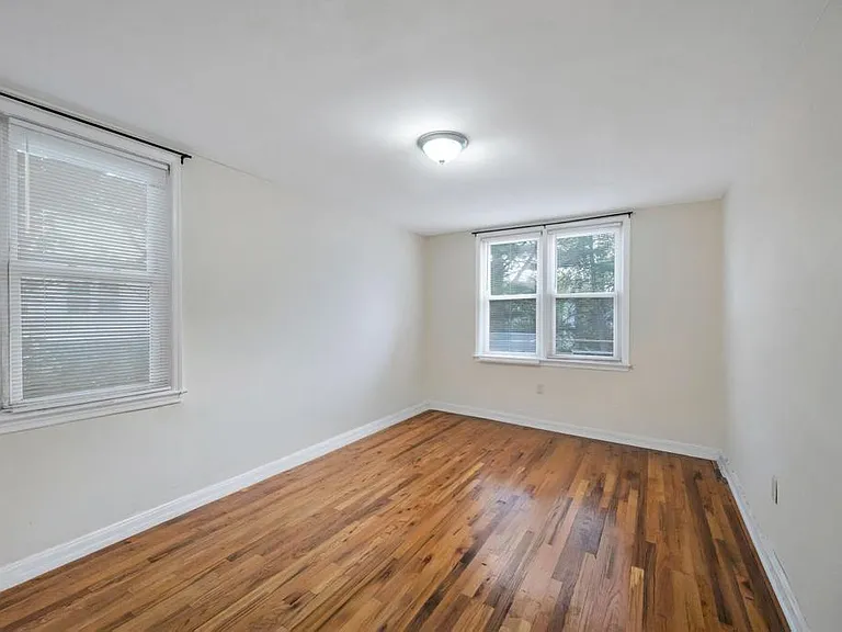 8434 Little Neck Pkwy #2 — Photo 14