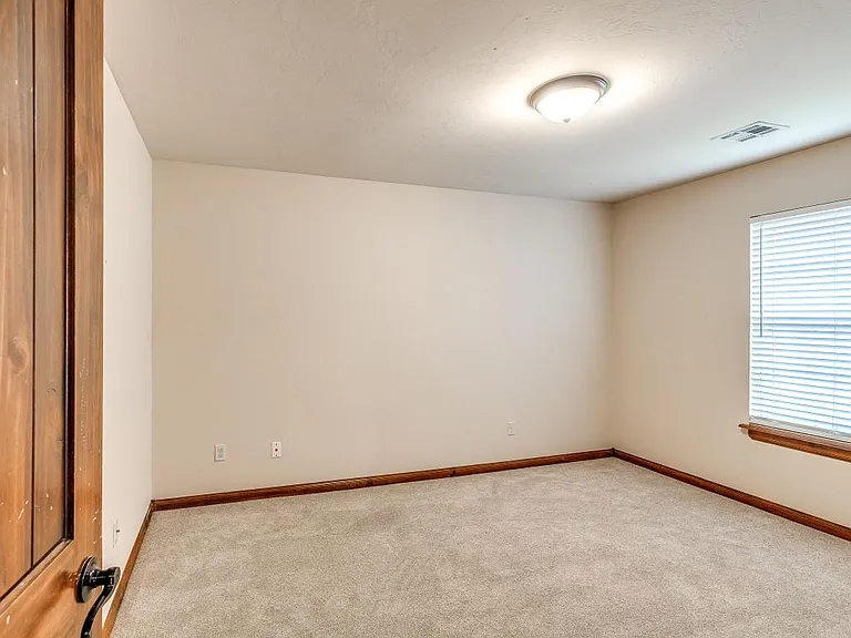 2121 Mill Creek Way — Photo 31