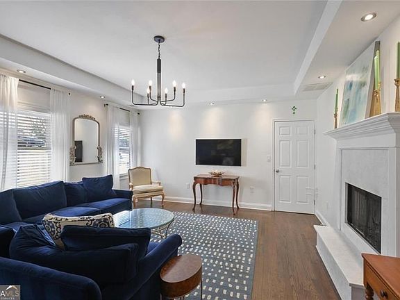 5th image of 131 Holiday St
