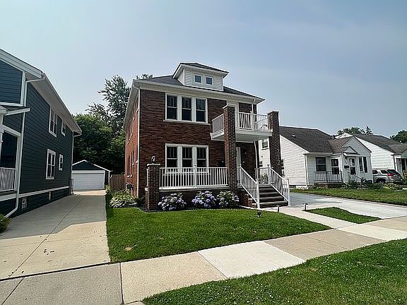 5th image of 712 E Farnum Ave
