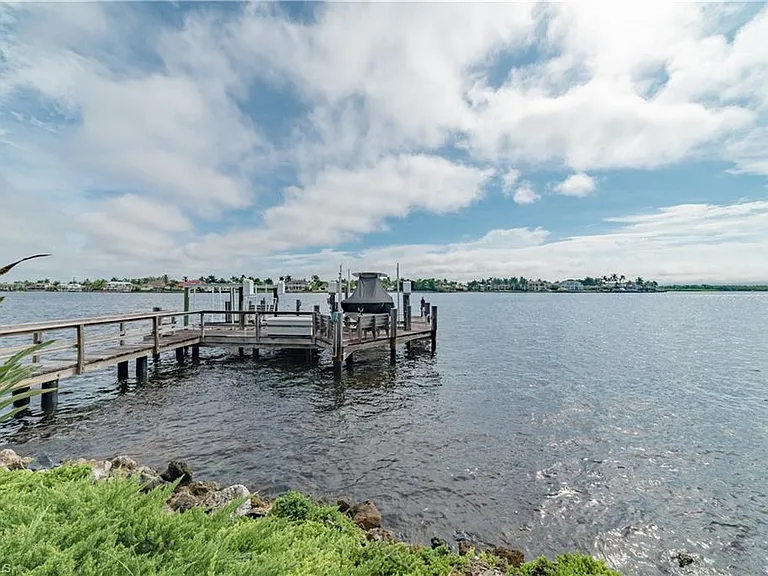 883 Galleon Dr — Photo 34