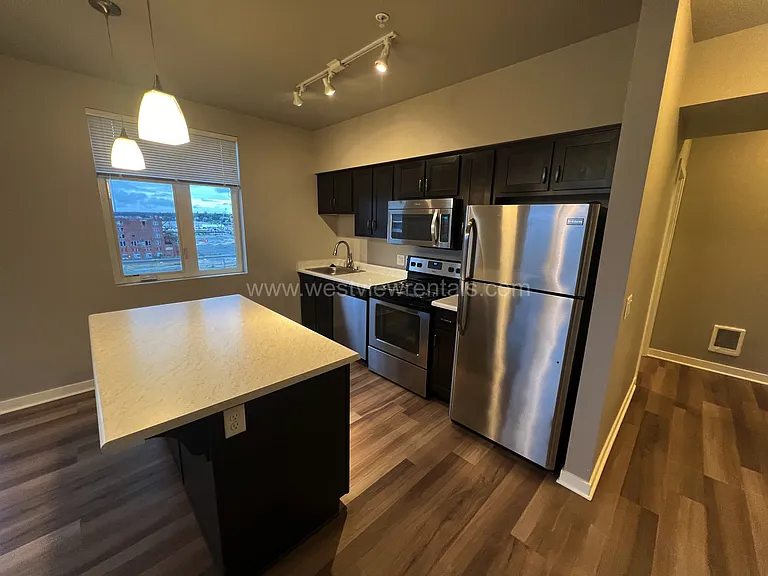 203 E Laurel St — Photo 279