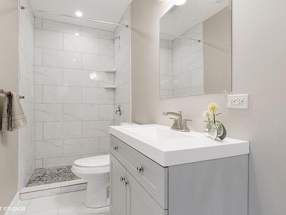 5th image of 818 E Charles St