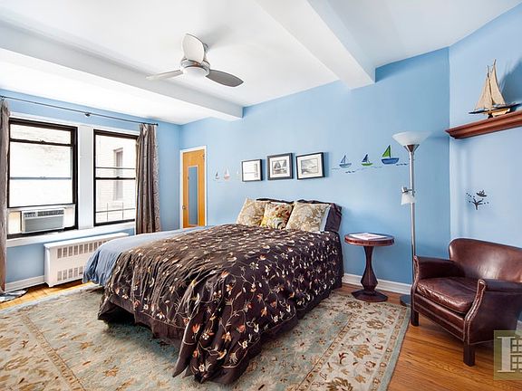 2nd image of 121 W 72nd St APT 3D