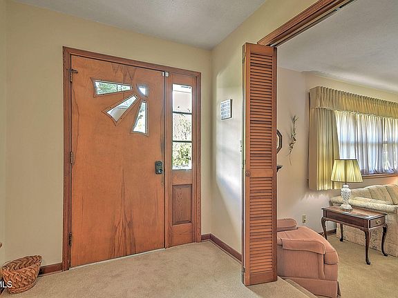 4th image of 132 Tall Oak St