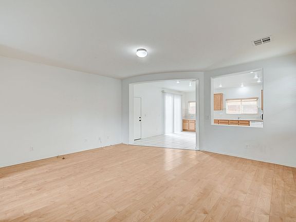 4th image of 40 Fundy Ave