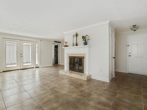 5th image of 4250 Camellia Cir E