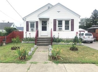 16 Edgemere Rd, Pawtucket, RI 02861