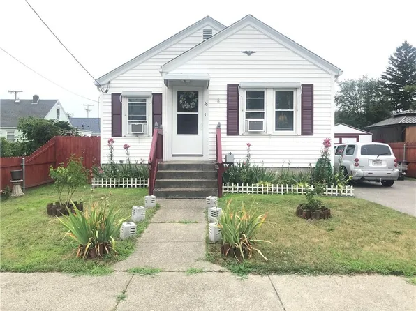 16 Edgemere Rd, Pawtucket, RI 02861