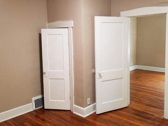 4th image of 402 S College Ave