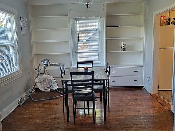 4th image of 1422 E Lake Ave