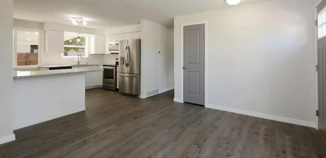 6160 W 77th Pl — Photo 3