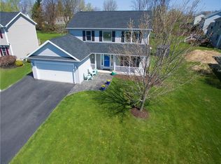 8 Derrick Dr, West Henrietta, NY 14586