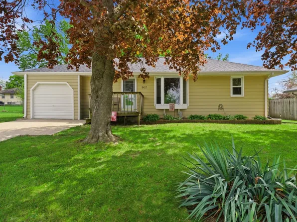 907 W Euclid Ave, Indianola, IA 50125