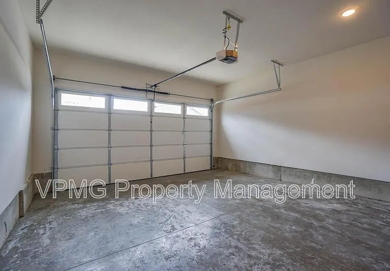 2928 NW 16th St — Photo 37