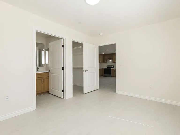 Spacious 3BR/2BA Home with Open Floor Plan, Garage & Washer/Dryer — Photo 60