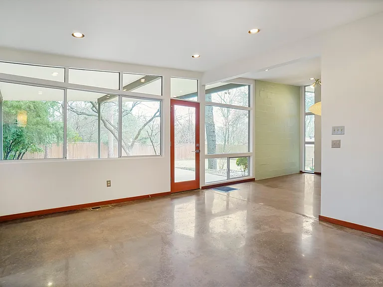 1403 Kendolph Dr — Photo 17