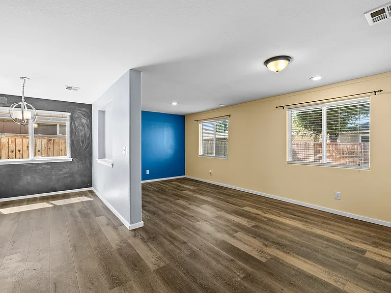1016 Birmingham St — Photo 8