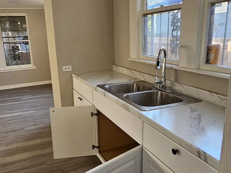 120 Chicago Blvd — Photo 2