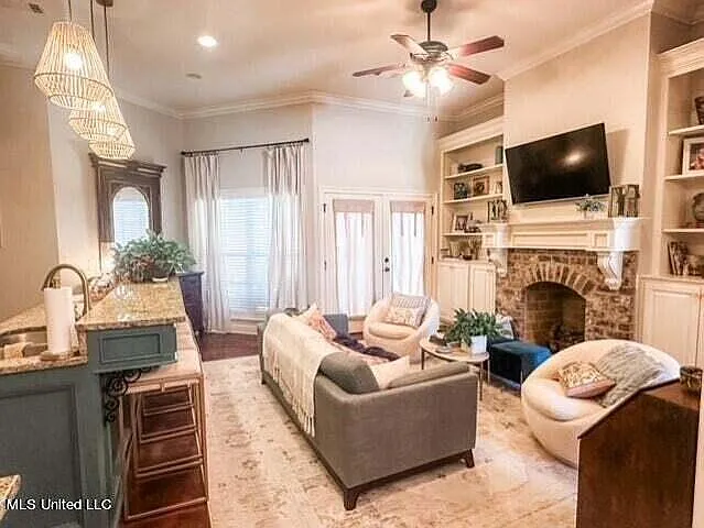 715 Chambord Dr — Photo 3
