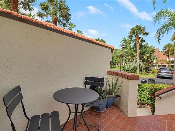 4th image of 301 Sea Oats Dr APT G