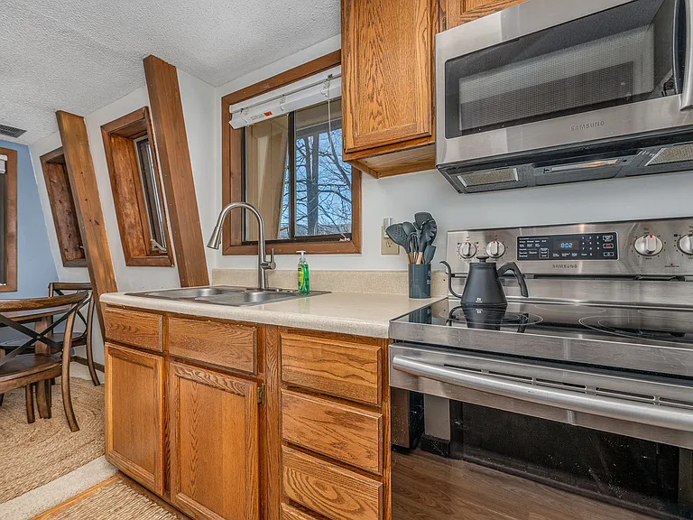 40 Spruce Ct #B — Photo 10