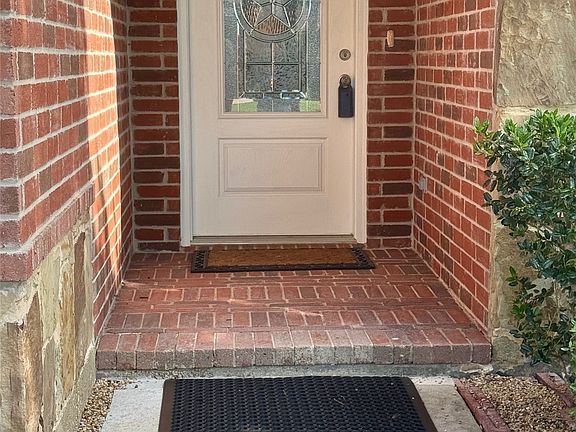 3rd image of 704 Windflower Dr